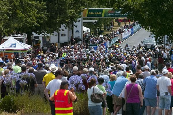 The peloton complete lap one of the sixteen lap race in Buninyong, the lap was also the fastest of the day.