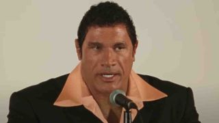 Mark Kerr (Dwayne "The Rock" Johnson) addresses the press in The Smashing Machine