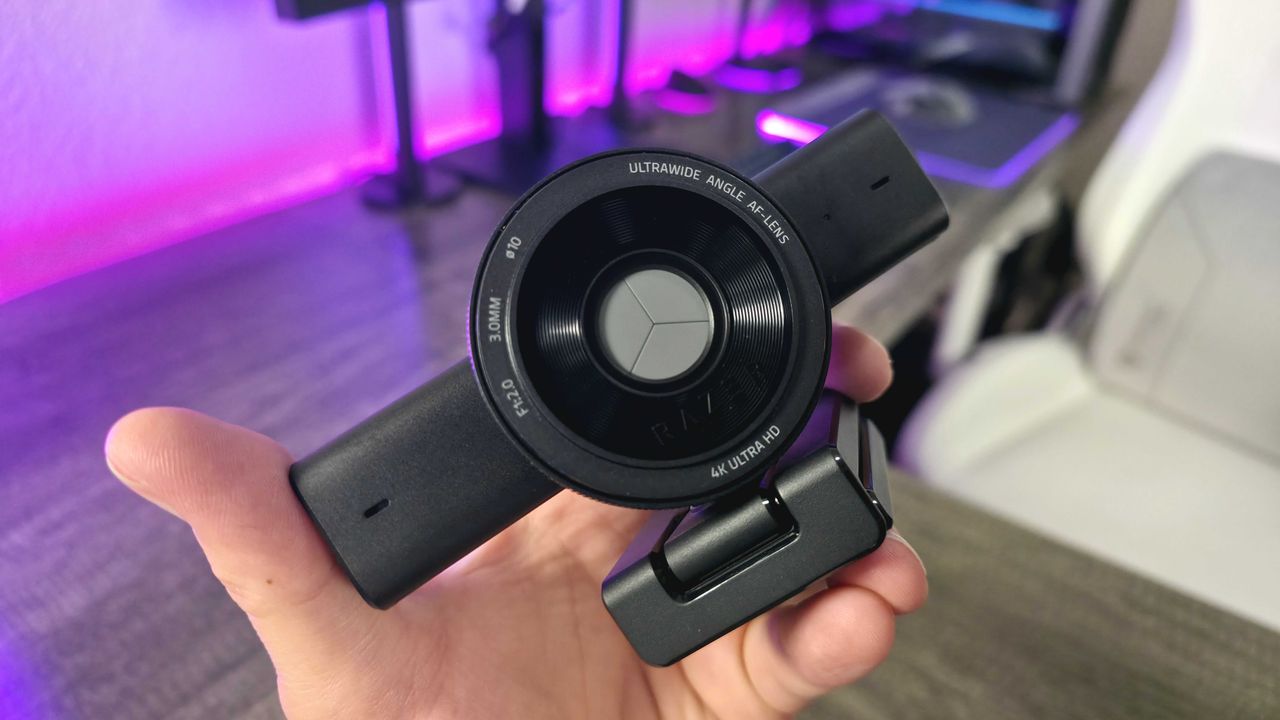 Image of the Razer Kiyo V2 webcam.