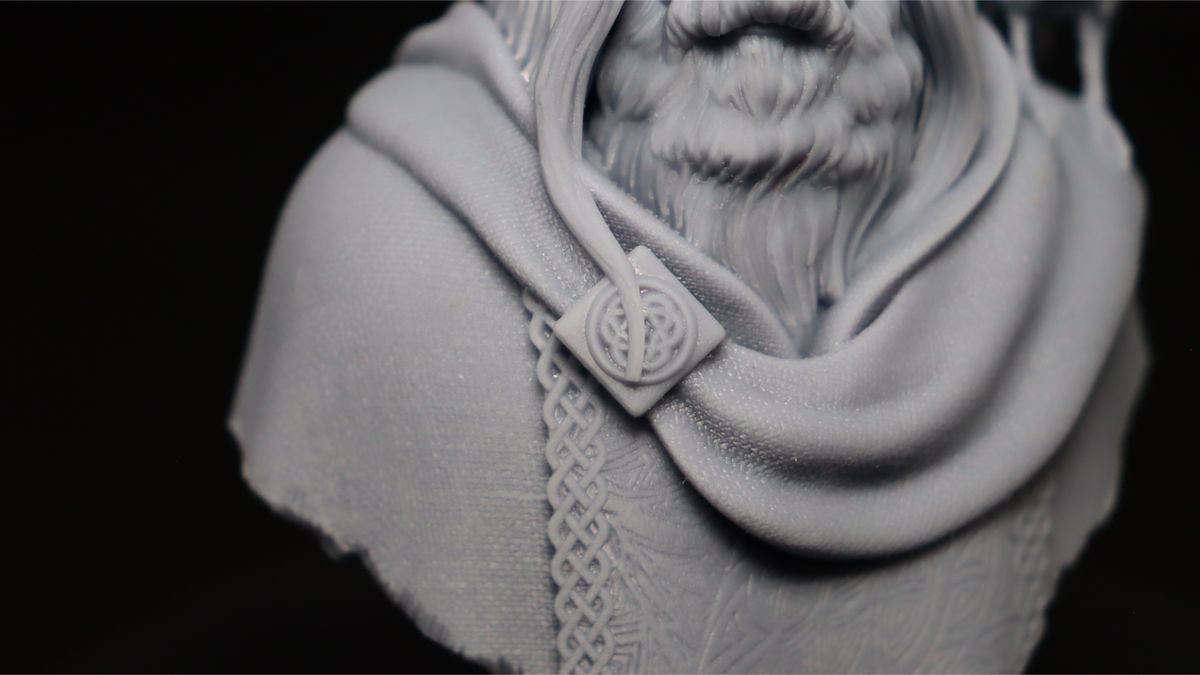 Nova3D Whale3 SE 3D printer-test print-Odin-close up of front of cloak