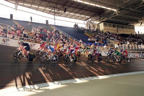 A heat for the women's points race.