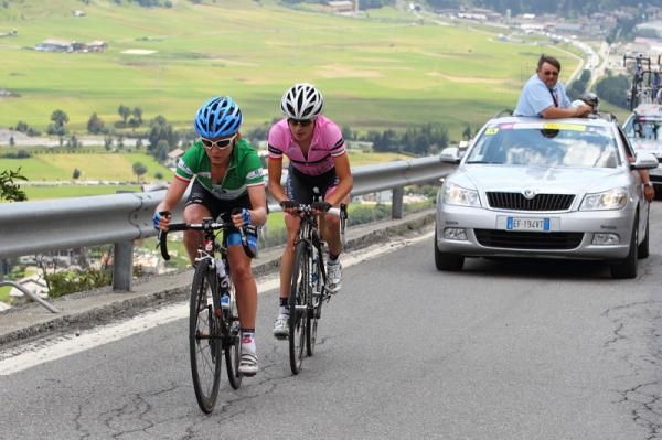 Emma Pooley (Garmin-Cervelo) was shadowed by Marianne Vos (Nederland Bloeit) on the climbs