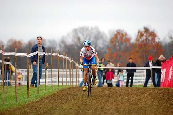 Katerina Nash (Luna Pro Team) sets the pace.