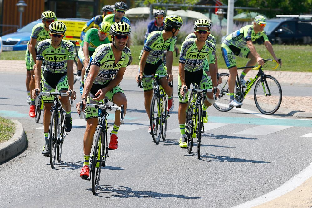 Tinkoff-Saxo rolling along during the rest day.