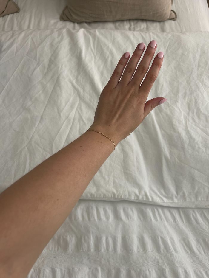 A picture of junior beauty editor, Grace Lindsay, before and after testing an express fake tan
