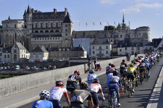 The peloton in the 2016 Paris-Tours