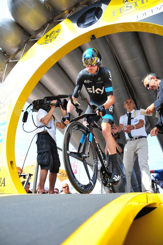 Chris Froome starts his time trial