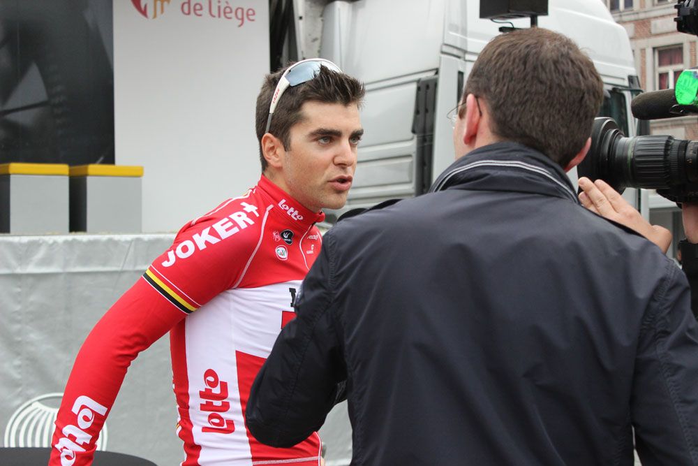 Tony Gallopin talks to the press