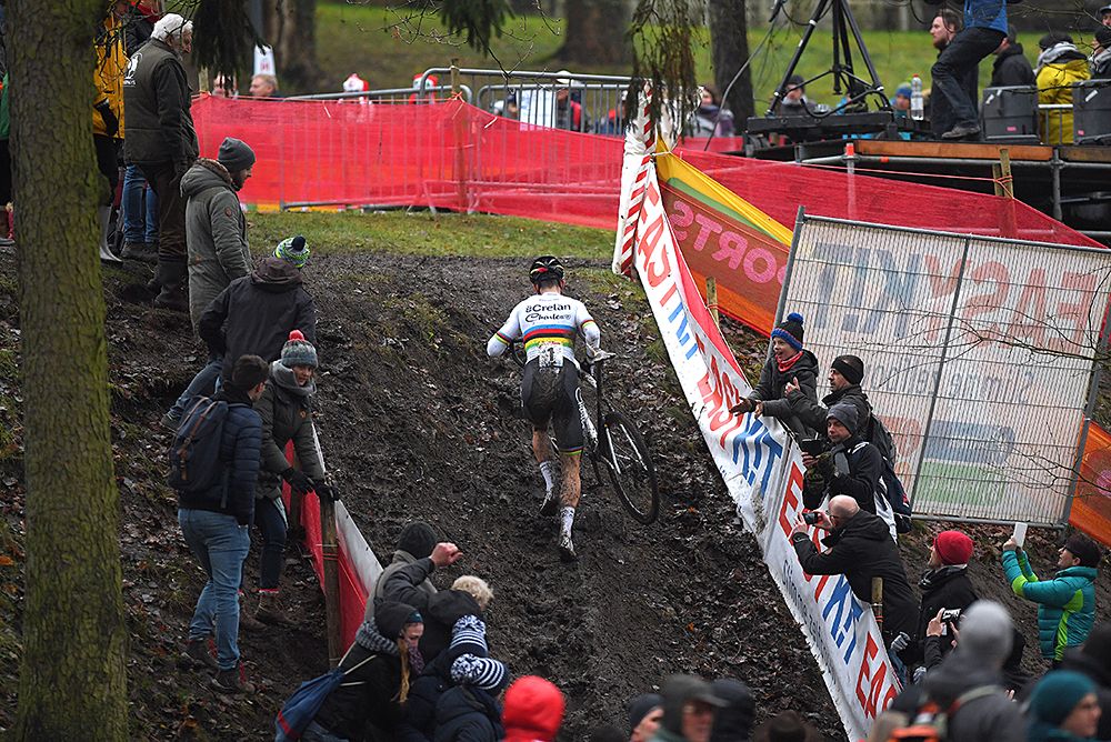 Wout Van Aert dominated the technical course in Namur