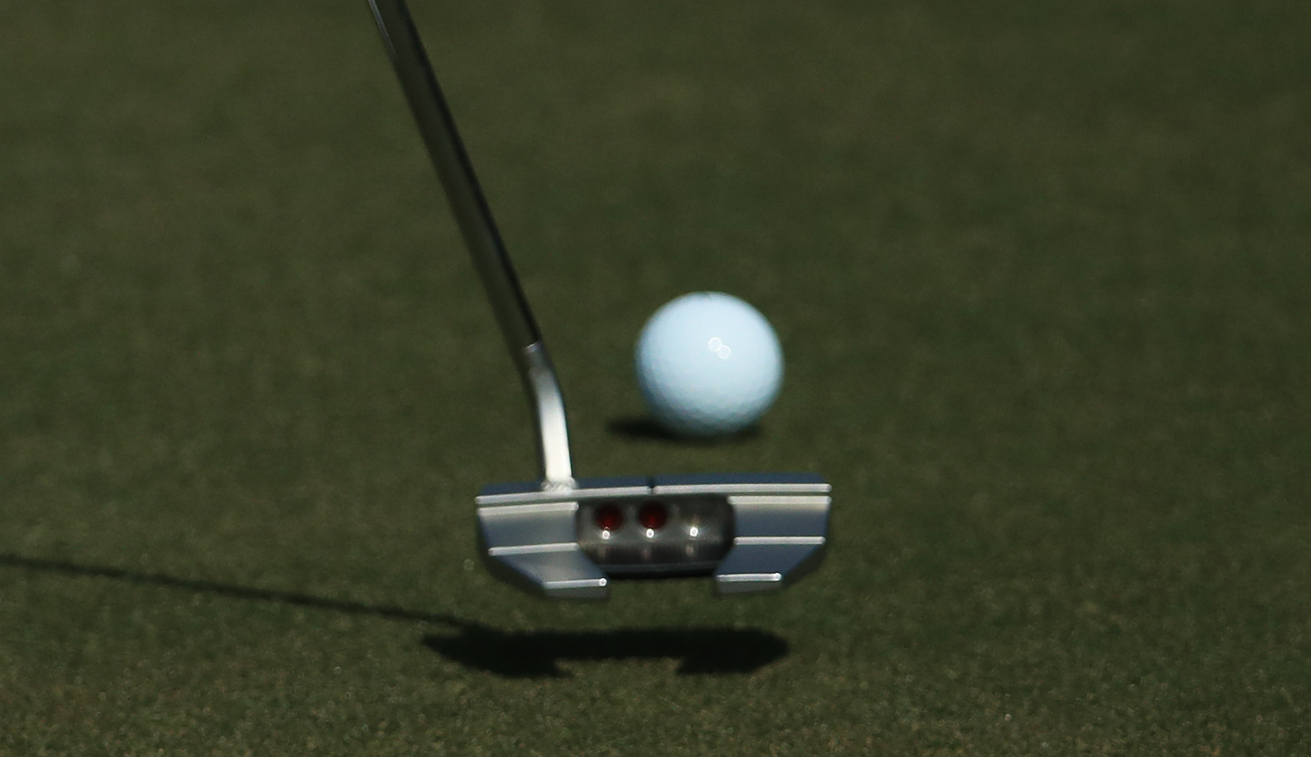 A close-up of Justin Thomas' putter