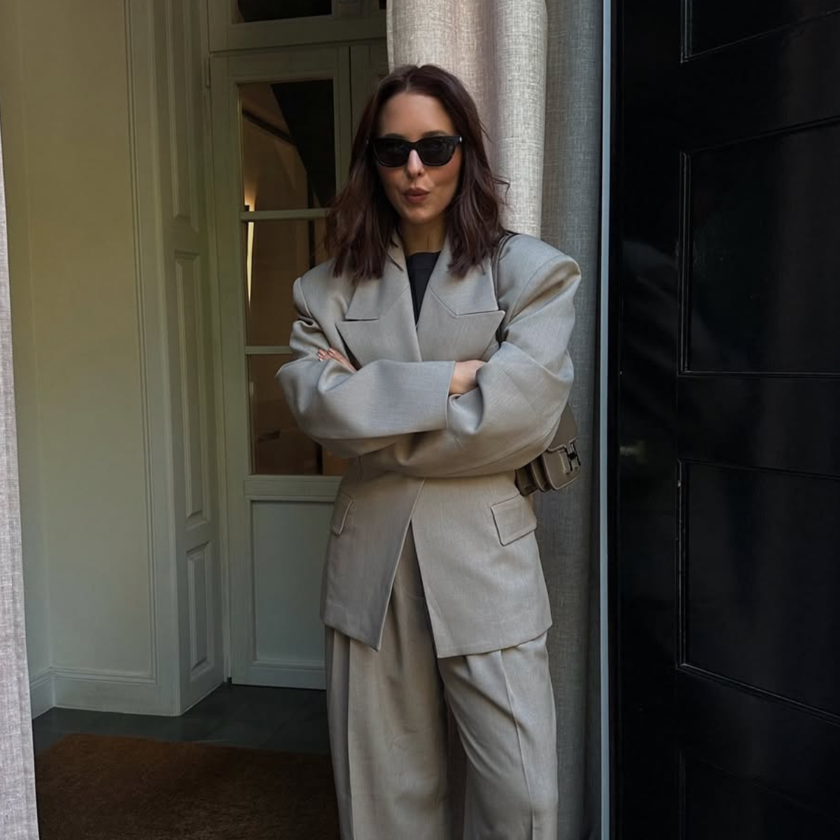 D&eacute;bora in a grey suit