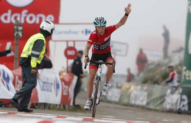 Chris Horner (RadioShack Leopard) celebrates atop the Angliru.