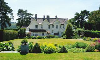 Chumleigh country house for sale