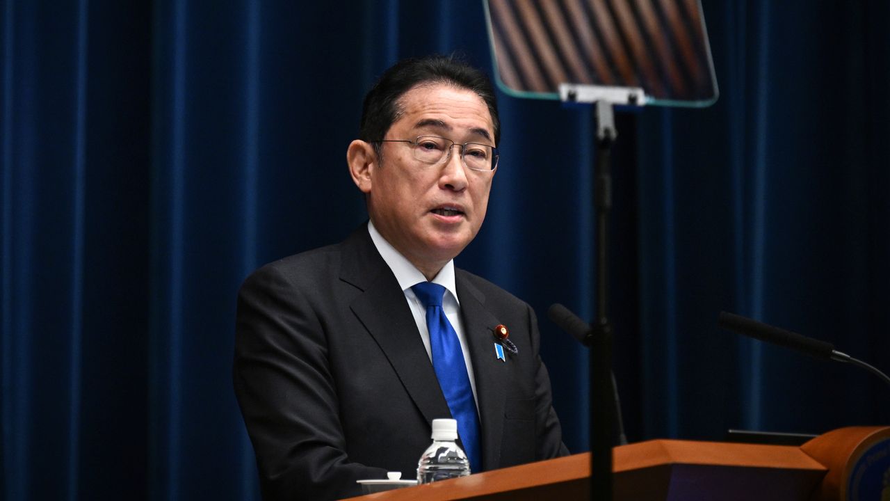 Japanese Prime Minister Fumio Kishida announces resignation