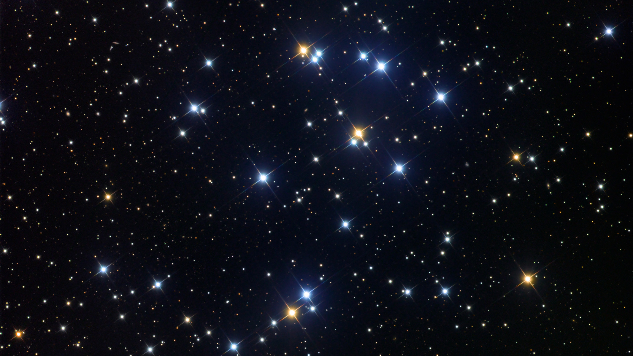 Cluster de stup în cerul nopții