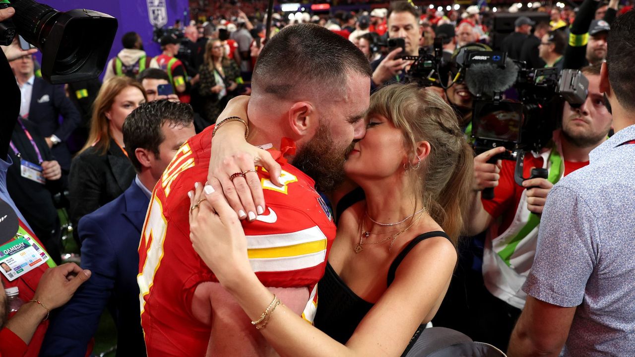 Taylor Swift and Travis Kelce embrace at the 2024 Super Bowl