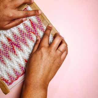 diy bargello setting with hand