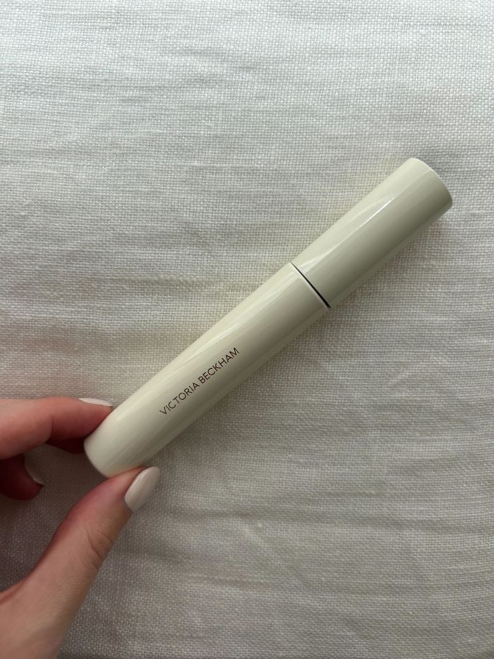 The Victoria Beckham Beauty Vast Lash Mascara on a white linen background