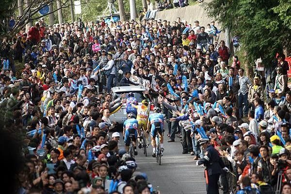 Riccardo Ricco (Saunier Duval-Prodir) rides through