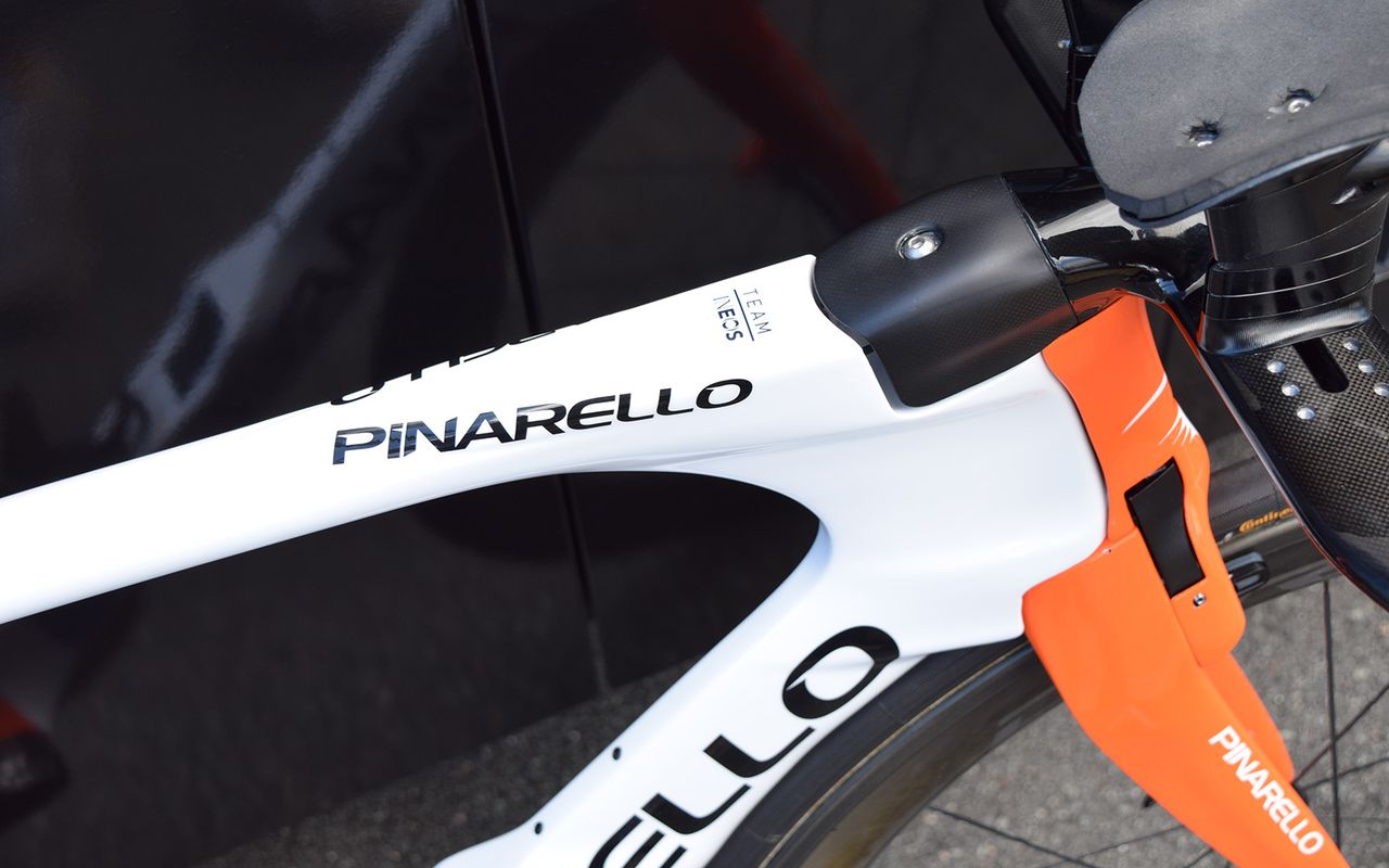 The head tube cluster allows for internal routing to keep as many cables out of the wind as possible
