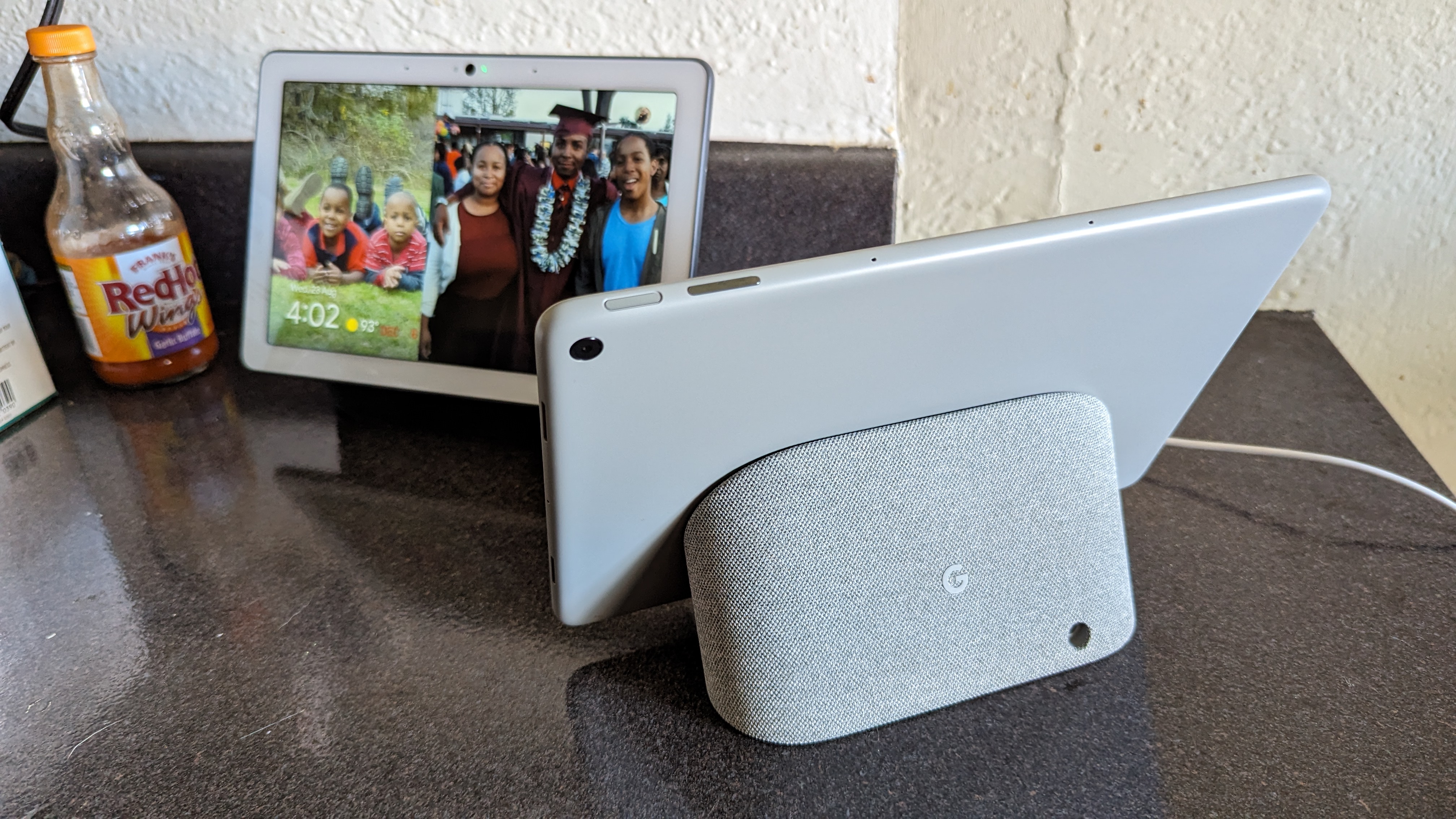 Google Pixel tablet şarj hoparlörü yuvası