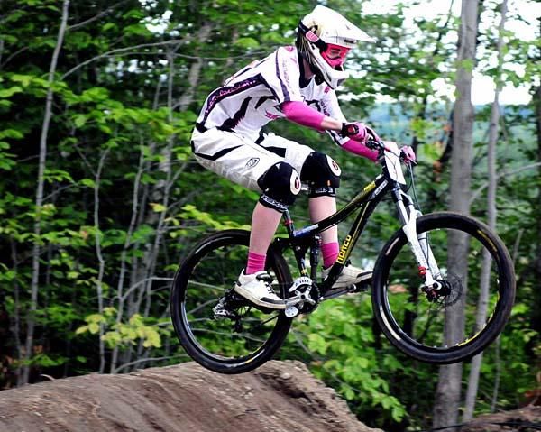 Sarsha Huntington flyies over a jump.