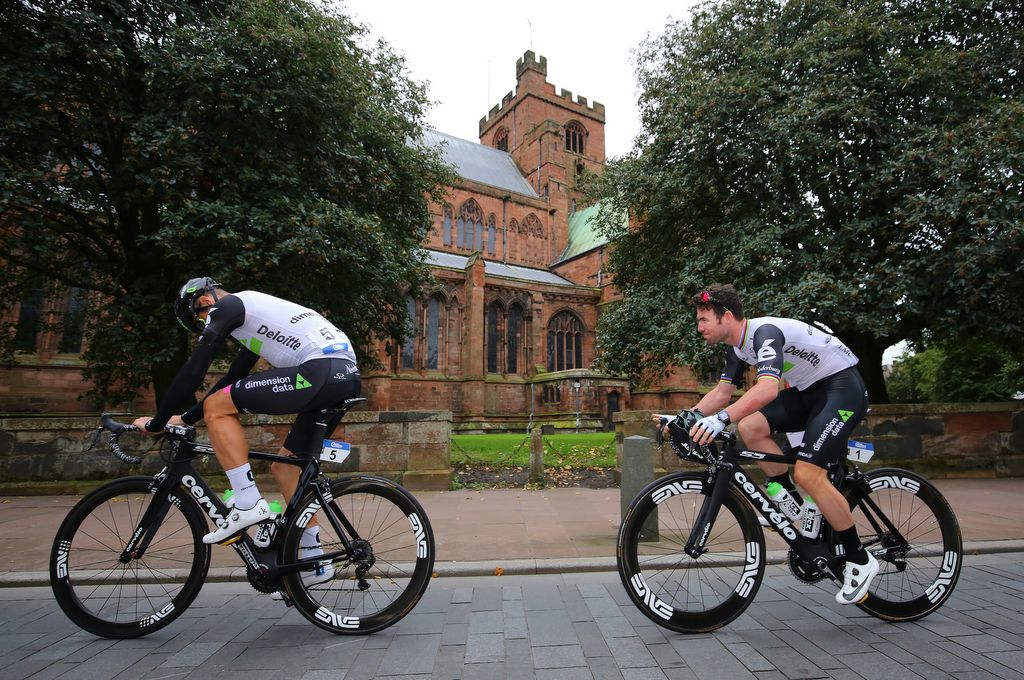 Jay Robert Thomson with Mark Cavendish during the pre-stage warm up