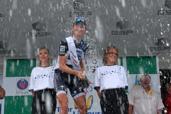 It's raining champagne, courtesy of time trial winner Gustav Larsson (Saxo Bank).