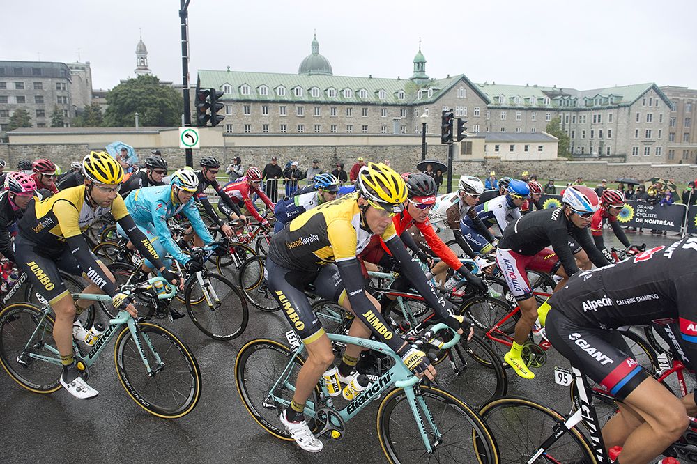 Robert Gesink sits in the peloton