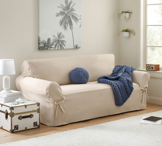 relaxed sofa slipcover in living room