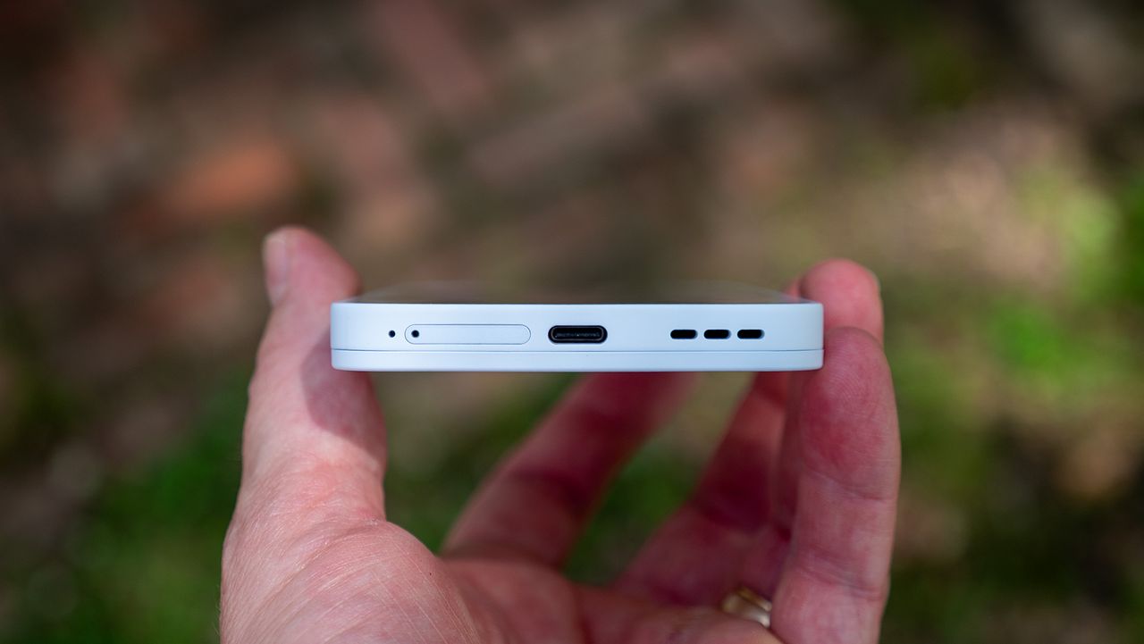 The bottom of the Fairphone 6