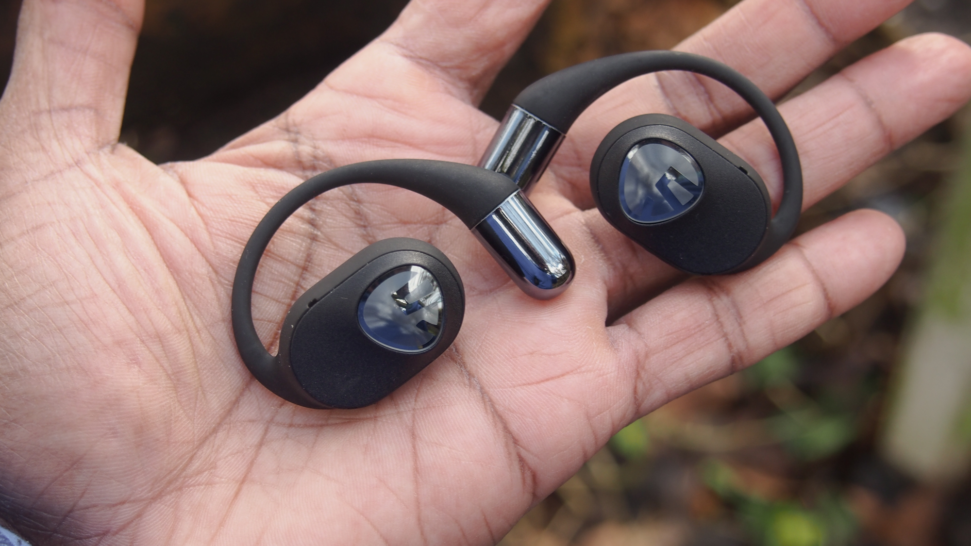 SoundPEATS GoFree2 in a person's hand