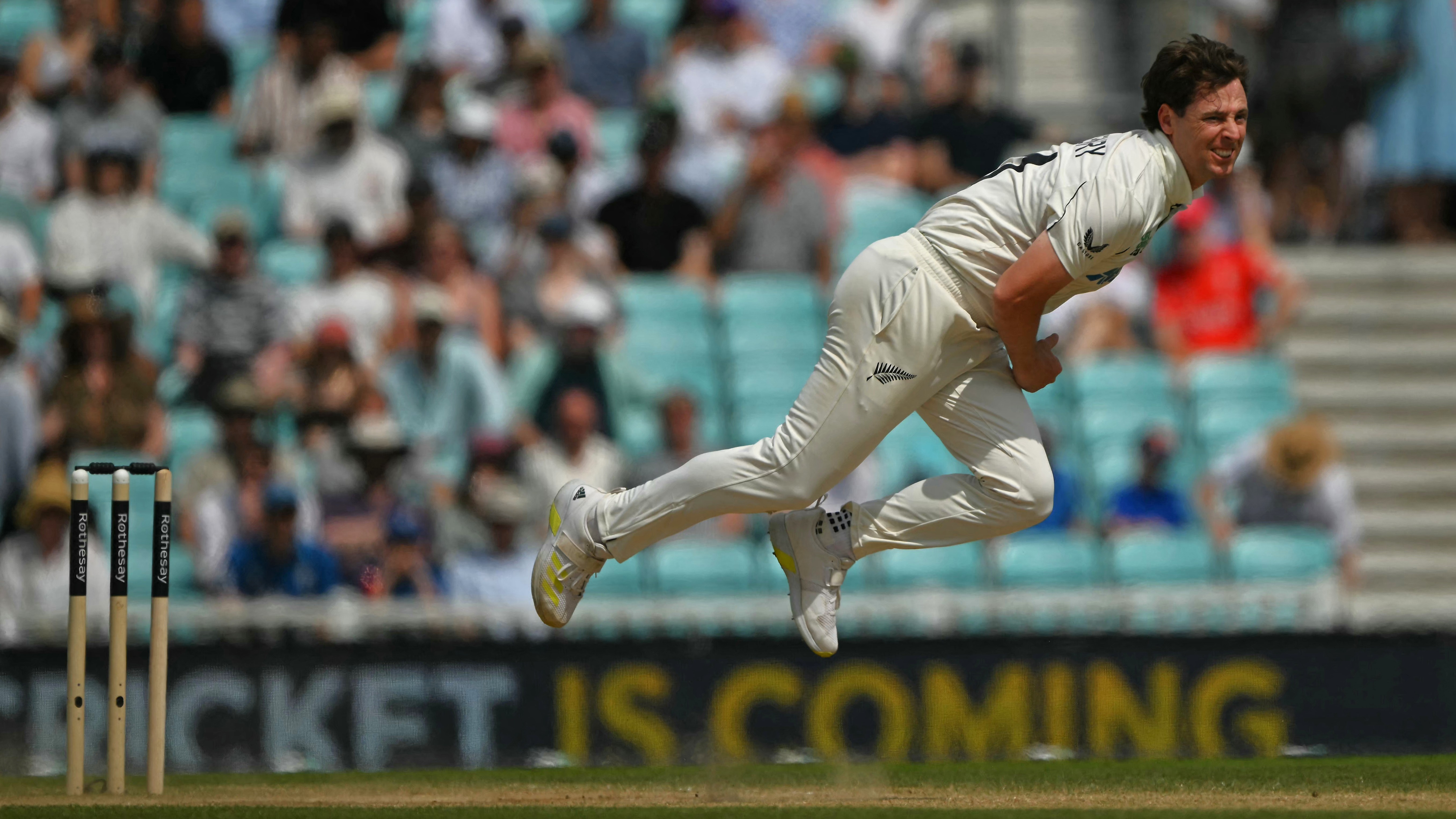 Matt Henry bowling in England vs New Zealand Test
