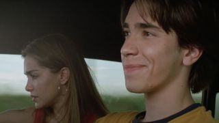 Gina Philips and Justin Long driving in Jeepers Creepers