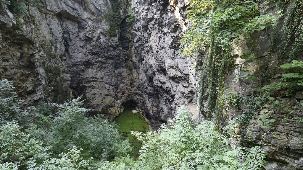 Hranice Abyss: The deepest freshwater cave on Earth and a conduit to a ...