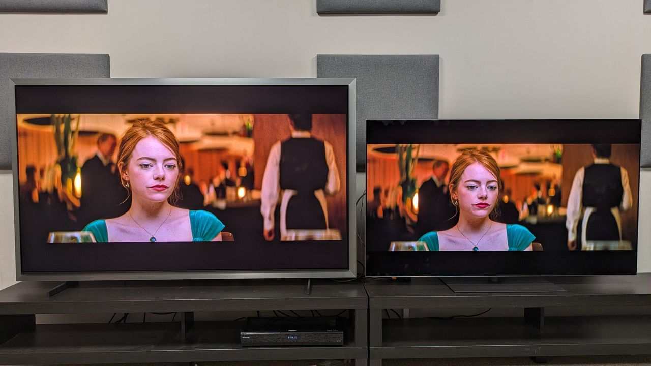 Samsung S99H (left) vs LG G6 (right) showing a close-up shot of Mia from La La Land. Both Tvs show crisp detail, but the S99H has more accurate skin tones