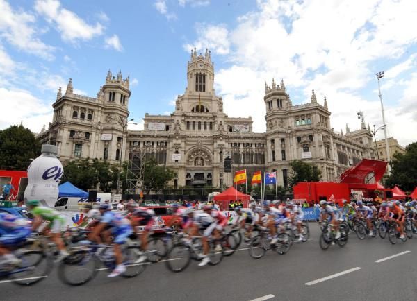 The peloton on the final stage in Madrid.