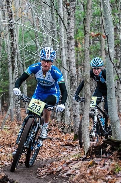 Catharine Pendrel (Luna) leads Chloe Woodruff (Crankbrothers)
