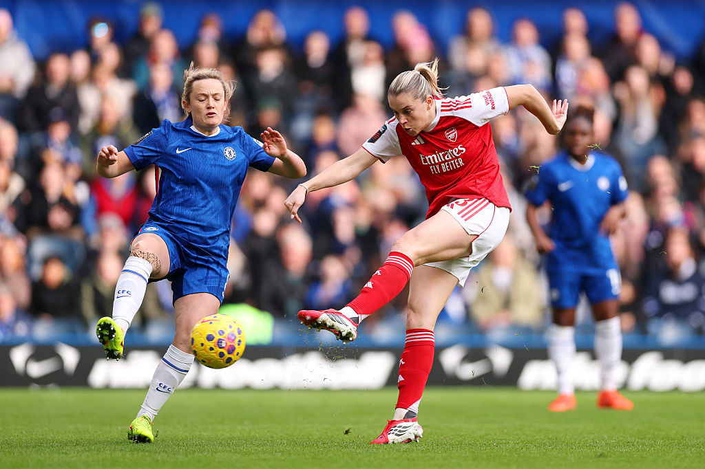 Alessia Russo of Arsenal takes a shot whilst under pressure from Erin Cuthbert of Chelsea during the Barclays Women's Super League match between Chelsea FC and Arsenal at Stamford Bridge on January 24, 2026 in London, England.