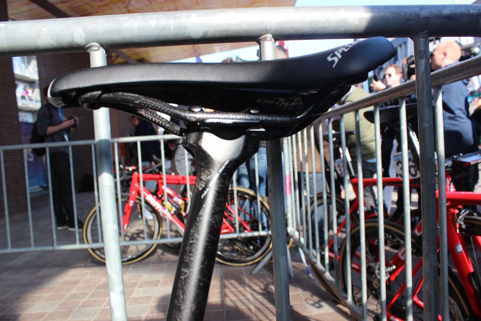 FSA seatpost with the Specialized saddle
