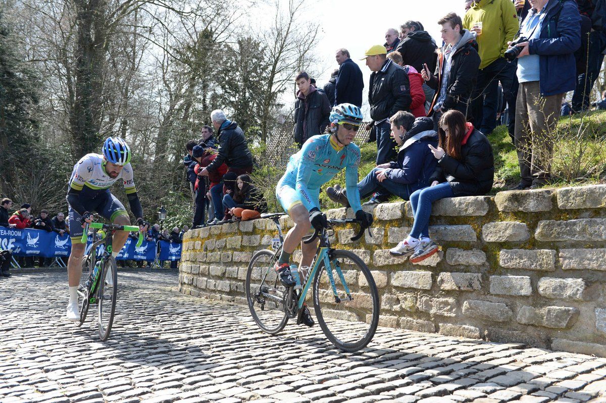 Sam Bewley grinding up the Muur van Geraardsbergen