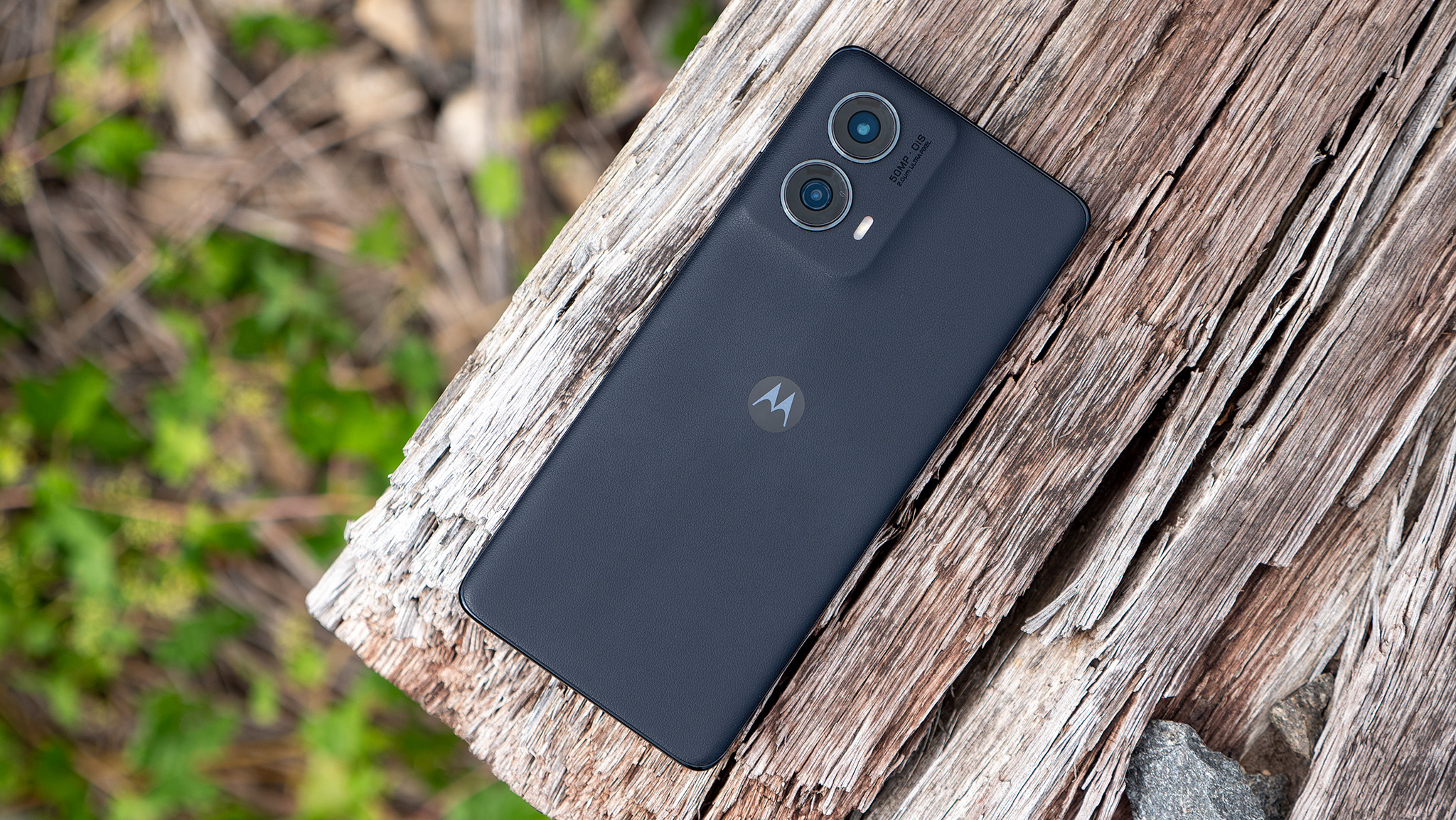 Motorola Edge 2024 review: Immediately forgettable, despite its good looks