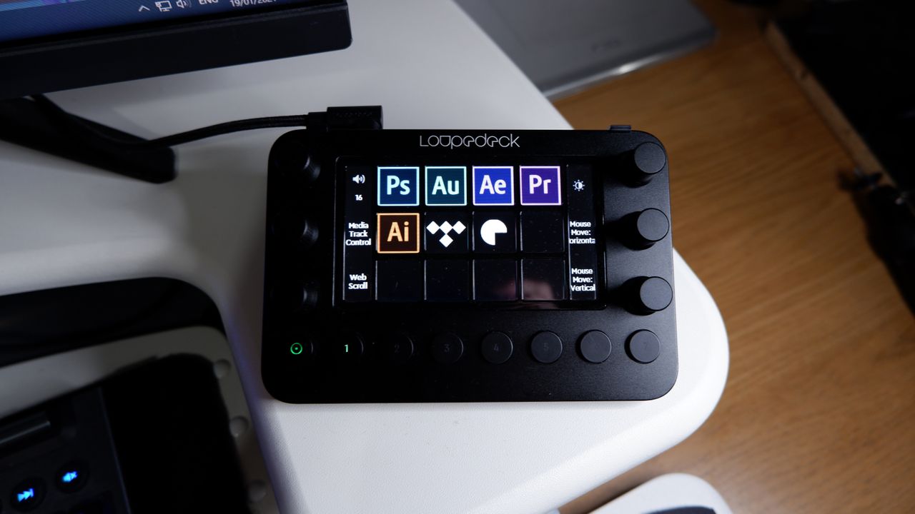 Loupedeck Live app selection screen