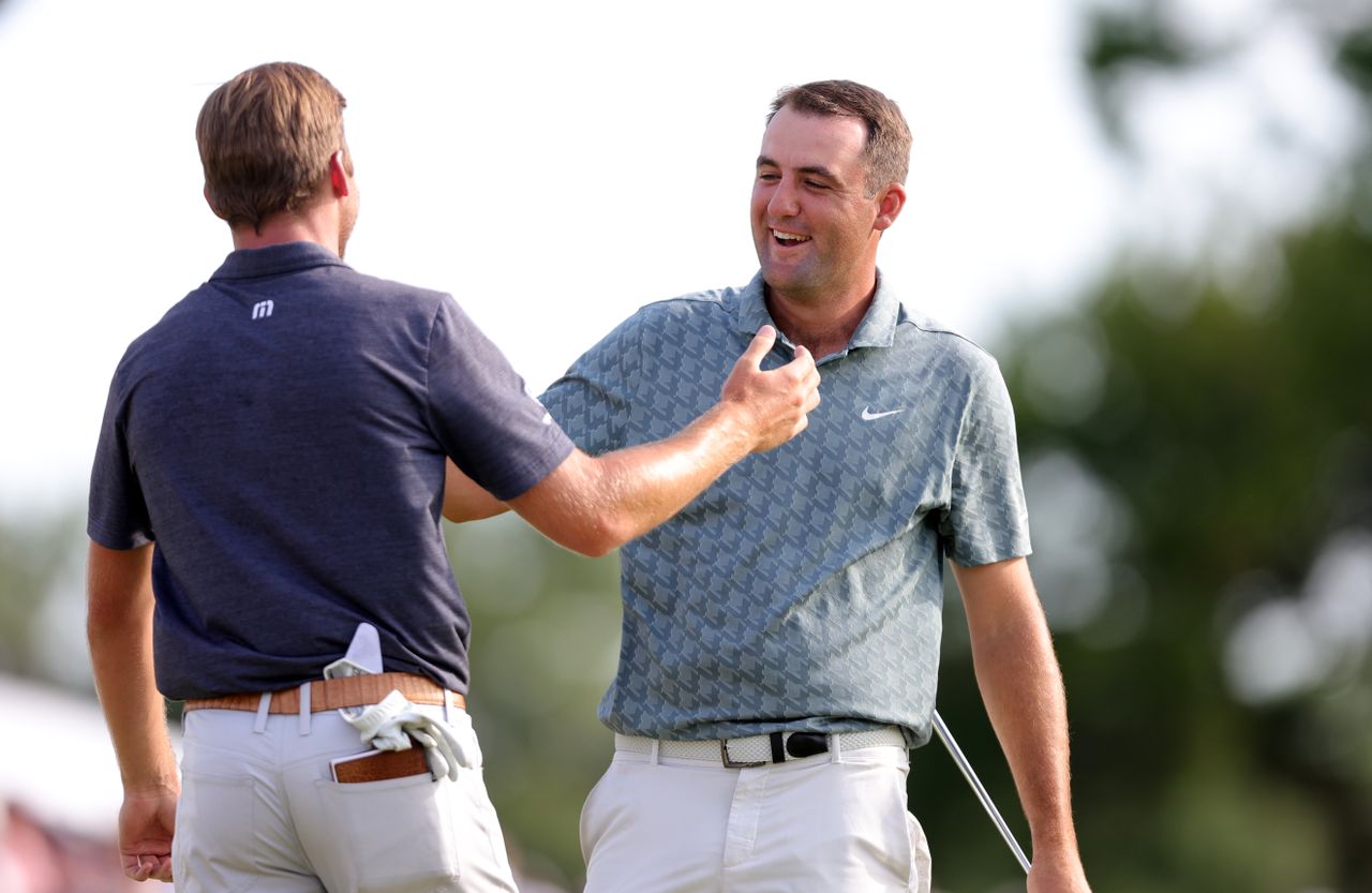 Scottie Scheffler congratulates Sam Burns following Burns' vicotory