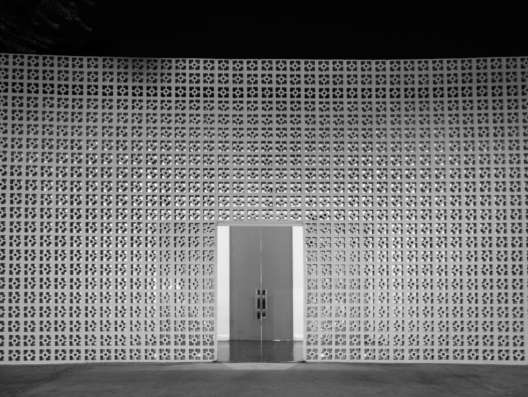 Palm Springs at Night, shot and shown as an evening tour story during palm springs modernism week 2026