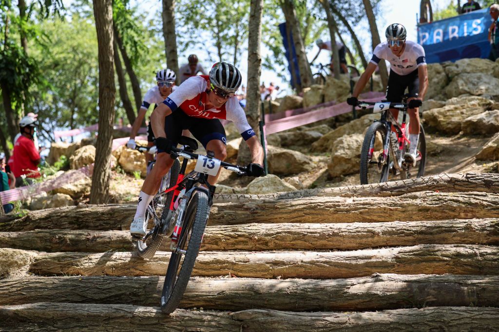 Chile's Martin Vidaurre Kossmann competes in the men's cross-country mountain biking event during the Paris 2024 Olympic Games in Elancourt Hill venue in Elancourt, on July 29, 2024. (Photo by Emmanuel DUNAND / AFP)