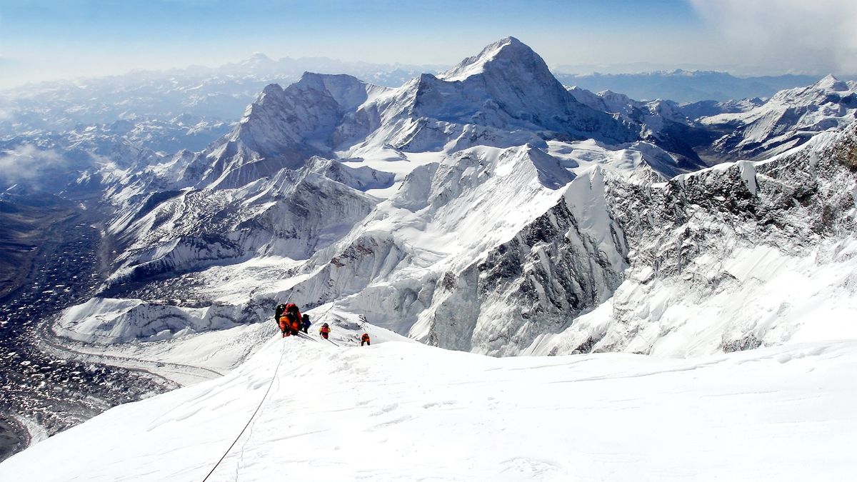 ¿Cuál es la montaña más alta que puede crecer en la Tierra?