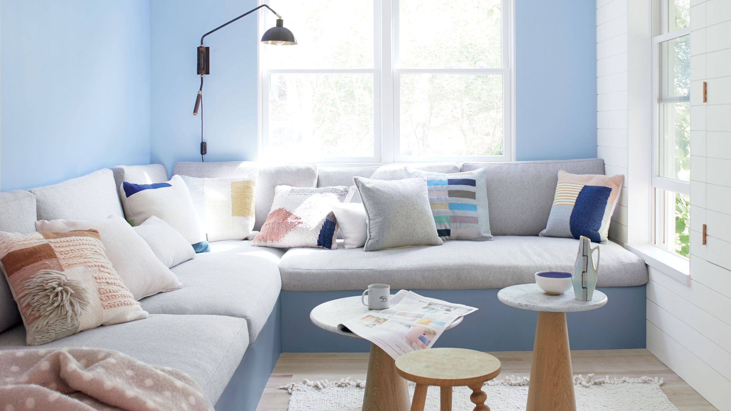 How to organize a small living room | Real Homes