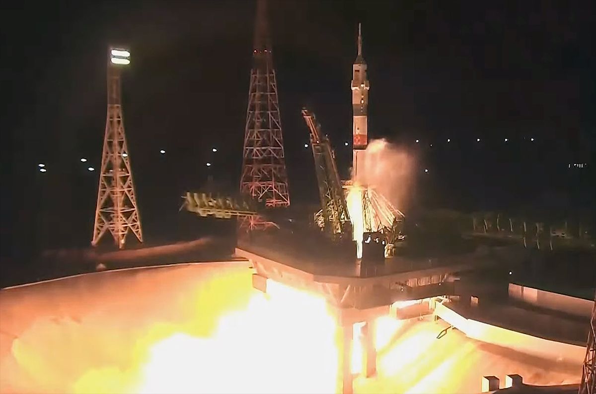 Russian Rocket Launches 3 Spaceflyers For Up To Yearlong Stay On Iss Video Space 5139