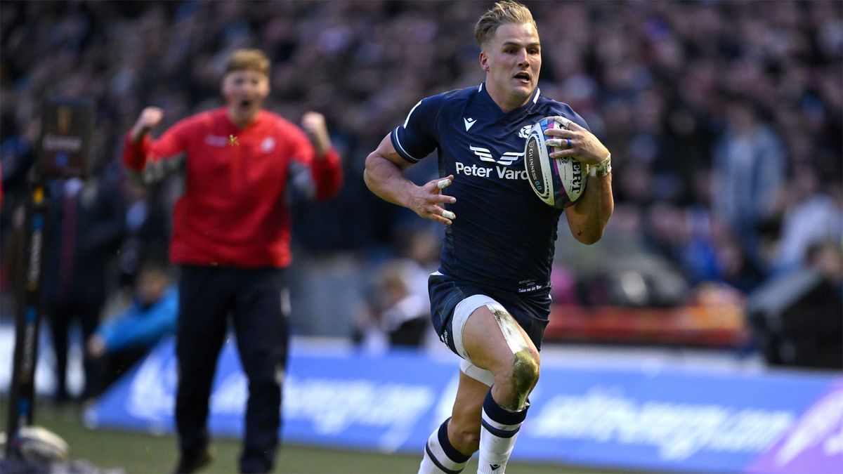 Scotland&#039;s Duhan van der Merwe on the way to scoring his second try against England.